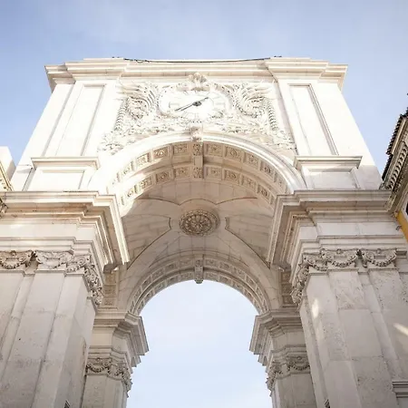 Comfort With Balcony By Lovelystay *