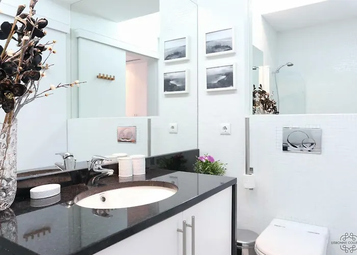 Comfort With Balcony By Lovelystay *