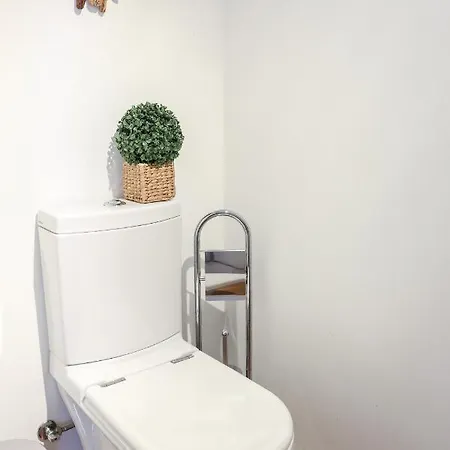 Comfort With Balcony By Lovelystay Appartement