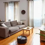Comfort With Balcony By Lovelystay شقة